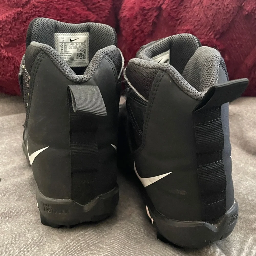 Nike Force‎ Cleats Youth 5